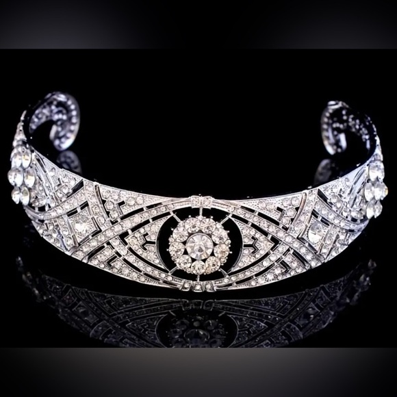 Gorgeous Meghan Markle Wedding Crown Tiara ✨✨Amazing reviews - Picture 5 of 6